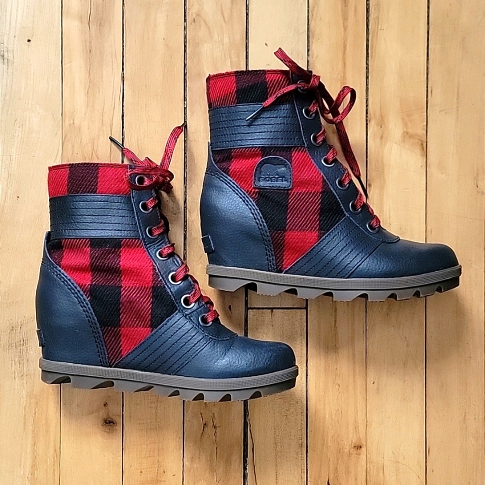 Sorel Lexie Wedge Boots Size 4